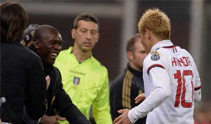 Seedorf hổ thẹn vì được so sánh với HLV Ancelotti